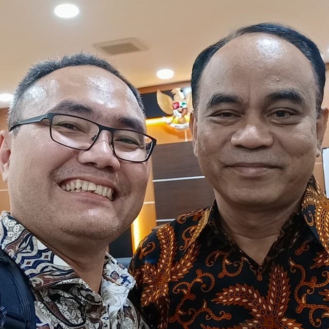 Gambar untuk With the Deputy Minister of Villages, Disadvantaged Regions, and Transmigration of Indonesia during Jokowi's 2nd period in his office, Budi Arie Setiadi