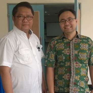 Gambar untuk With the Minister of Communication and Information of the Republic of Indonesia during Jokowi's 1st period at the National ICT Center Ciputat, Rudiantara S.Stat. MBA