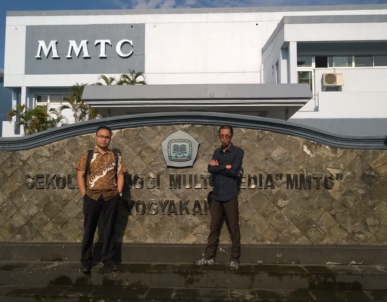 Gambar untuk Giving material at the Multi Media College in an event organized by the Ministry of Communication and Information
