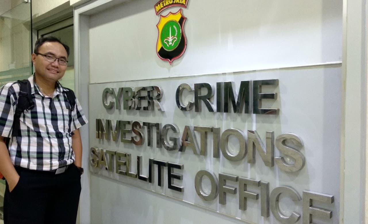 Gambar untuk Assisting law enforcement officials in the cyber field