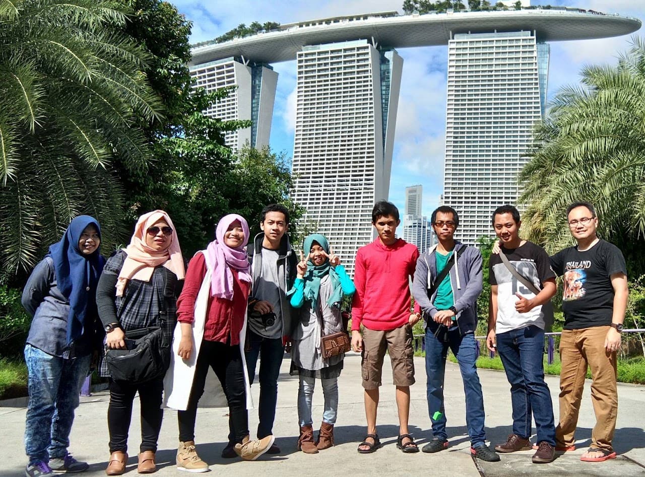 Gambar untuk With LSP TIK friends visiting Singapore