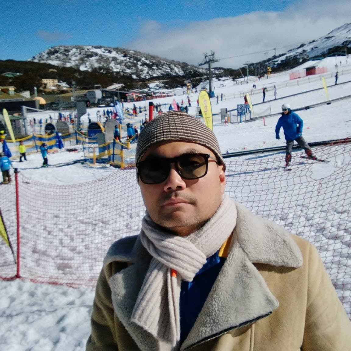 Gambar untuk Playing in the snow in the capital of Australia, Canberra