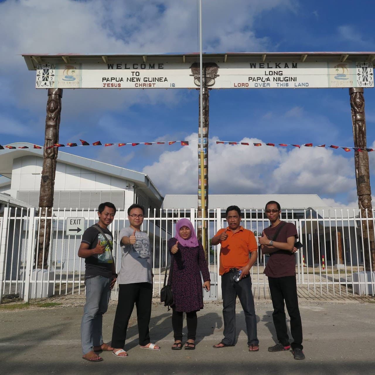 Gambar untuk With LSP TIK friends visiting the Indonesia - Papua New Guinea border, Jayapura