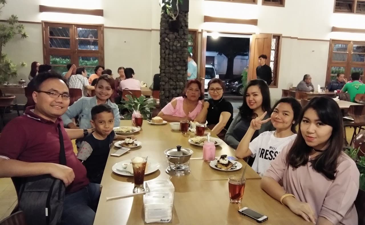 Gambar untuk Dinner with the Pastor's family