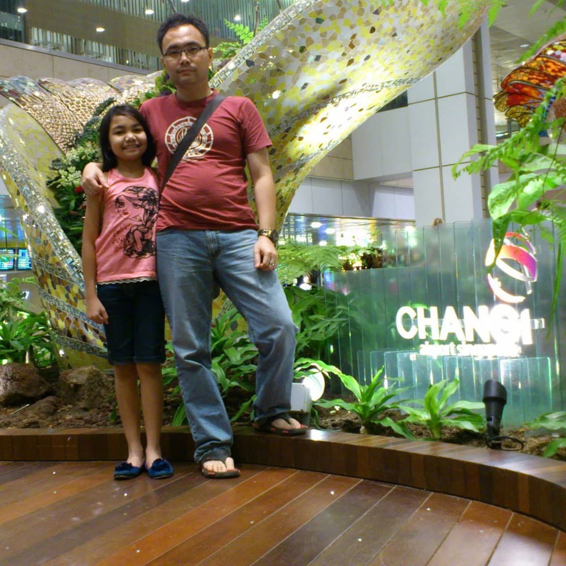 Gambar untuk With my Beloved Daughter enjoying the city of Singapore