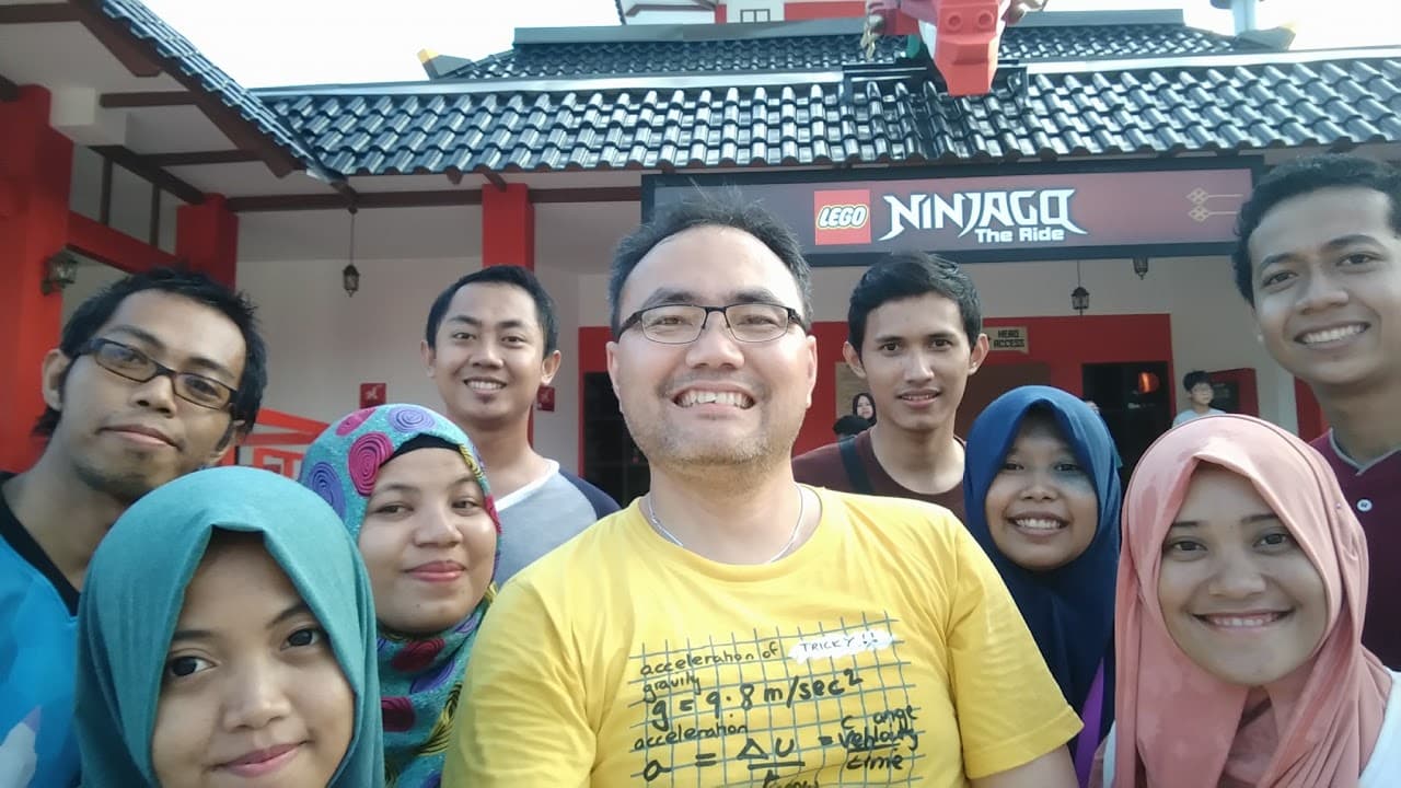 Gambar untuk With LSP TIK friends at Legoland Malaysia